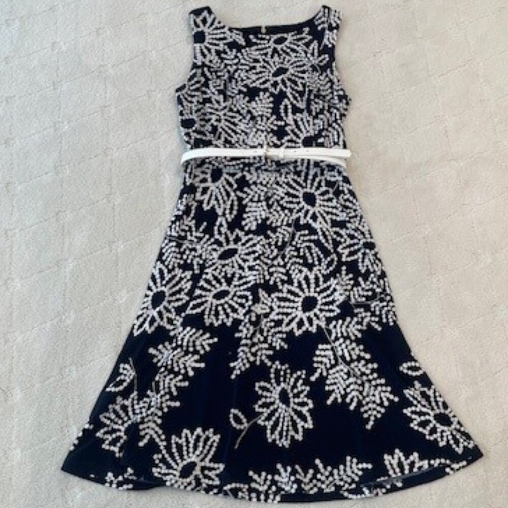 Tommy Hilfiger Navy & White Floral Fit & Flare Sleeveless Belted Dress – Size 4